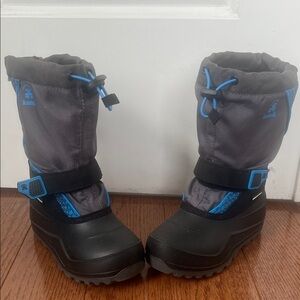 Kids winter rain snow boots Kamik size little kids 13 used condition waterproof